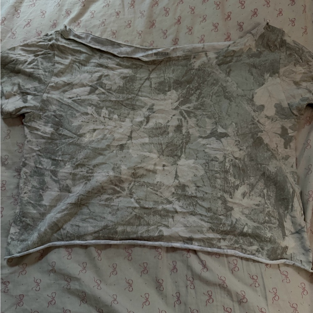Hollister Gray and White Women's Tee